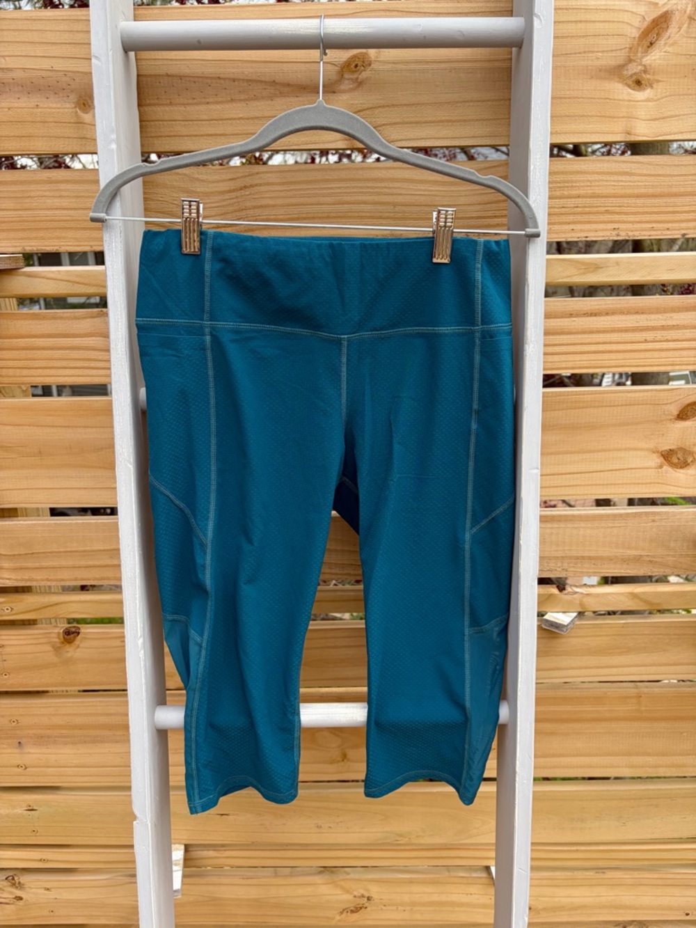 Athleta Dobby Action Cropped Leggings